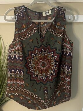 Verse Jory Medallion Print Split Neck Tank Top Shirt Size Small 18” ptp 💎 EUC